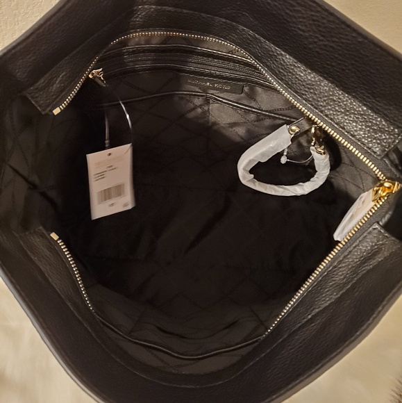 ❤Authentic Michael Kors Evie Hobo❤ - Picture 5 of 8